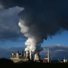 Khói thải tại một nhà máy điện than ở Neurath, miền Tây Đức. (Ảnh: Getty Images/TTXVN)