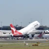 Máy bay của hãng hàng không Qantas Airways cất cánh từ sân bay Sydney (Australia). (Ảnh: AFP/TTXVN)