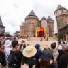 Du khách tại khu du lịch Sun World Ba Na Hills (thành phố Đà Nẵng). (Ảnh: Trần Lê Lâm/TTXVN)