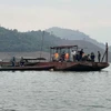 Lực lượng chức năng đã tìm thấy thi thể nạn nhân thứ hai trong vụ tai nạn xảy ra hôm 17/4. (Ảnh: TTXVN phát)
