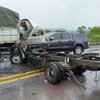 Hiện trường vụ tai nạn giao thông giữa ba xe ôtô trên Cao tốc Nội Bài-Lào Cai sáng 12/8. (Ảnh: TTXVN phát)