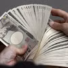 Đồng tiền mệnh giá 10.000 yen Nhật Bản. (Ảnh: AFP/TTXVN)