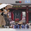 Người dân trên đường phố Tokyo (Nhật Bản). (Ảnh: Kyodo/TTXVN)