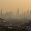 Tình trạng ô nhiễm không khí nghiêm trọng tại Thủ đô Bangkok (Thái Lan) hồi đầu năm ngoái. (Ảnh: AFP/TTXVN)