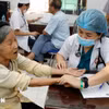 Khám bệnh miễn phí cho thương bệnh binh, gia đình chính sách. (Ảnh minh họa: Trần Việt/TTXVN)
