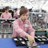 Dây chuyền sản xuất điện thoại của Công ty Samsung. (Ảnh: TTXVN)