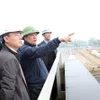 Bí thư Thành ủy Hà Nội Đinh Tiến Dũng kiểm tra Gói thầu số 1 Nhà máy xử lý nước thải Yên Xá, xã Thanh Liệt, huyện Thanh Trì. (Ảnh: PV/Vietnam+)