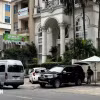 Căn biệt thự của bà Nguyễn Thị Như Loan, Tổng Giám đốc Công ty cổ phần Quốc Cường Gia Lai tại số 26, Trần Quốc Thảo, quận 3, Thành phố Hồ Chí Minh trong thời gian lực lượng chức năng thực hiện khám xét vào ngày 19/7. (Ảnh: TTXVN)