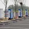 Các trụ sạc tại các trạm dừng nghỉ trên đường cao tốc ở Trung Quốc. (Ảnh: TTXVN/phát)