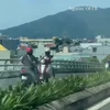 Người phụ nữ đi ngược chiều gây tai nạn trên cầu vượt Ngã ba Huế