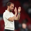 Cổ động viên Anh ném cốc về phía Huấn luyện viên Gareth Southgate