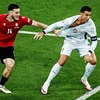 Ronaldo lại gây chú ý khi cãi cọ tay đôi với các cầu thủ Gruzia