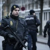 Cảnh sát Đan Mạch tuần tra tại ga tàu hỏa Noerrebro ở Copenhagen. (Ảnh: AFP/TTXVN) 
