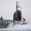 Tàu ngầm chạy bằng năng lượng hạt nhân mới Krasnoyarsk tại lễ ra mắt ở Severodvinsk. (Ảnh: AFP/TTXVN)