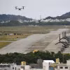 Một máy bay Osprey của Mỹ chuẩn bị hạ cánh xuống căn cứ Futenma ở Okinawa, Nhật Bản. (Ảnh: Kyodo/TTXVN)