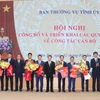 11 cán bộ được nhận quyết định điều động, luân chuyển, bổ nhiệm giữ các vị trí công tác mới. (Ảnh: Tuấn Anh/TTXVN)