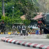 Binh sỹ gác trên đường phố tại Naypyidaw, Myanmar. (Ảnh: AFP/ TTXVN)