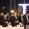Phó Thủ tướng Chính phủ Trần Lưu Quang cùng các đại biểu thắp nên tưởng niệm các nạn nhân tử vong do tai nạn giao thông năm 2023 tại buổi lễ. (Ảnh: Trọng Đạt/TTXVN)