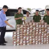 Tang vật pháo nổ được thu giữ tại cơ quan điều tra. (Ảnh: TTXVN phát)