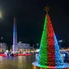 Cây thông Giáng sinh tại Piazza del Popolo ở thủ đô Rome, Italy, ngày 15/12/2022. (Ảnh: AFP/ TTXVN)