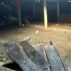 Hiện trường vụ sập giếng khiến 2 vợ chồng tử vong. (Ảnh: Tá Chuyên/TTXVN)