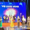 Trao giải thưởng Vô lăng vàng cho những lái xe an toàn và có những nghĩa cử cao đẹp trong công tác đảm bảo trật tự an toàn giao thông. (Ảnh: Việt Hùng/Vietnam+)