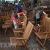 Sản xuất đồ gỗ xuất khẩu. (Ảnh: Vũ Sinh/TTXVN)
