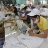 Sản xuất hàng dệt may xuất khẩu. (Ảnh: Trần Việt/TTXVN)
