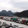 Xe chờ thông quan hàng hóa tại bãi xe cửa khẩu Tân Thanh. (Ảnh: Phạm Hậu/TTXVN) 