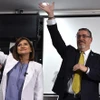 Tổng thống đắc cử của Guatemala Bernardo Arevalo (phải) và Phó Tổng thống Karin Herrera sau khi kết quả bầu cử được công bố, tại Guatemala City. (Ảnh: AFP/TTXVN)