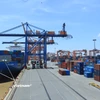 Vận chuyển hàng hóa tại Cảng phía Bắc. (Ảnh: Đức Duy/Vietnam+)
