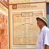 Khách tham quan triển lãm. (Ảnh: Minh Quyết/TTXVN)