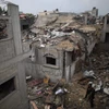 Các tòa nhà bị phá hủy sau cuộc không kích của Israel tại Dải Gaza ngày 25/12/2023. (Ảnh: THX/TTXVN)