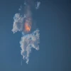 Tên lửa Super Heavy đưa tàu Starship của hãng SpaceX lên vũ trụ phát nổ ngay sau khi được phóng từ sân bay vũ trụ Starbase ở Boca Chica, bang Texas (Mỹ) ngày 20/4/2023. (Ảnh: AFP/TTXVN)