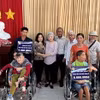 Hỗ trợ sinh kế và xe lăn cho các nạn nhân chất độc da cam/dioxin Sóc Trăng. (Nguồn: Báo Nhân dân)