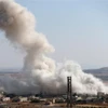 Khói bốc lên trong một cuộc không kích tại khu vực Khan Sheikhun, tỉnh Idlib, Syria, ngày 19/7/2019. (Ảnh: AFP/TTXVN)