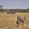 Binh sỹ quân đội Pháp tuần tra trong chiến dịch Barkhane ở miền Bắc Burkina Faso ngày 12/11/2019. (Ảnh: AFP/TTXVN)