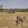 Binh sỹ quân đội Pháp tuần tra trong chiến dịch Barkhane ở miền Bắc Burkina Faso ngày 12/11/2019. (Ảnh: AFP/TTXVN)