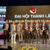Chủ tịch Liên hiệp Hội người Việt tại CHLB Đức Nguyễn Văn Hiền (thứ ba, từ phải sang) cùng 7 Phó Chủ tịch. (Ảnh: Phương Hoa/TTXVN)