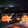 Quảng Bình: Cứu kịp thời 10 ngư dân trên tàu cá đang chìm trên biển