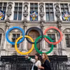Biểu tượng Olympic tại Paris, Pháp. (Ảnh: AFP/TTXVN)
