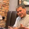Nguyên Đại sứ Malaysia tại Việt Nam Dato Azmil Zabidi trả lời phỏng vấn của phóng viên TTXVN. (Ảnh: Mạnh Tuân/TTXVN)