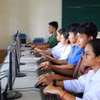 Giờ học thực hành Tin học của học sinh trường Phổ thông Dân tộc Nội trú tỉnh Sóc Trăng. (Ảnh: Tuấn Phi/TTXVN)