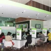 Giao dịch tại Vietcombank. (Ảnh: PV/Vietnam+)
