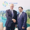 Ông Bill Winters - Tổng giám đốc Ngân hàng Standard Chartered tiếp Thủ tướng Chính phủ Phạm Minh Chính. (Ảnh: CTV/Vietnam+)
