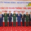 Lãnh đạo Quân ủy Trung ương-Bộ Quốc phòng và các đại biểu chụp ảnh chung. (Ảnh: Trọng Đức/TTXVN)