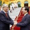 Chủ tịch nước Võ Văn Thưởng và Tổng thống Kazakhstan Kassym-Jomart Tokayev. (Ảnh: Thống Nhất/TTXVN)
