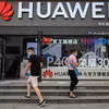 Cửa hàng của Huawei tại Vũ Hán, Trung Quốc. (Ảnh: AFP/TTXVN)