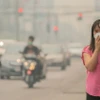 Bụi mịn có thể gây nguy hiểm cho sức khỏe con người, đặc biệt là đối với trẻ nhỏ, phụ nữ mang thai, người già và người mắc bệnh phổi mãn tính. (Nguồn: Pattayamail)
