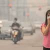 Bụi mịn có thể gây nguy hiểm cho sức khỏe con người, đặc biệt là đối với trẻ nhỏ, phụ nữ mang thai, người già và người mắc bệnh phổi mãn tính. (Nguồn: Pattayamail)